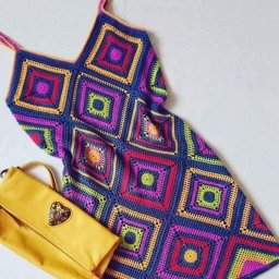 Вяжем летний сарафанчик из простых мотивов