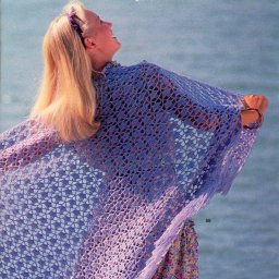 Вяжем тонкую и теплую шаль крючком