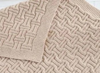 Свитер с рельефным узором разнообразными косами и ромбами