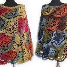 Разноцветное пончо, связанное крючком