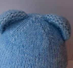 Как связать ушки на детскую шапочку