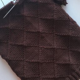 Узор с ромбами, вяжем спицами