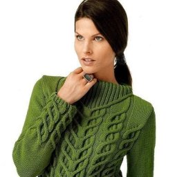 Зеленый пуловер с горлышком