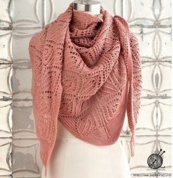 Весенняя грация: женский бактус спицами