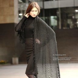 Сдержанный палантин крючком