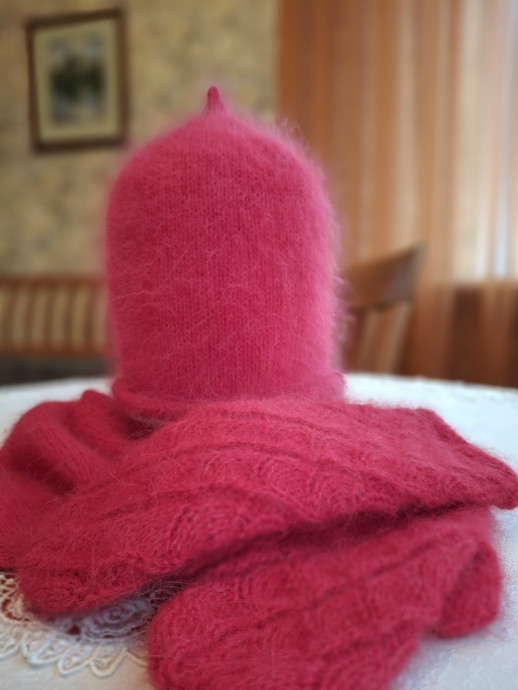 Очаровательный теплый комплект спицами Очаровательный теплый комплект спицами