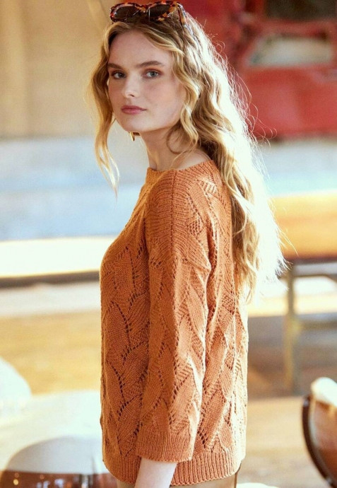 Женский пуловер с оригинальным узором