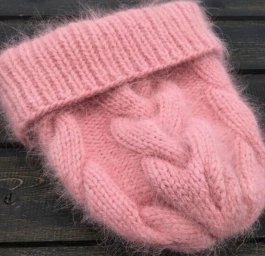 Шапка спицами узором "Коса"