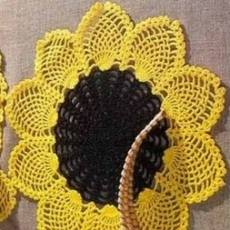 Салфетка "Подсолнух" крючком