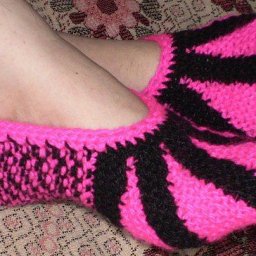 Яркие носочки спицами