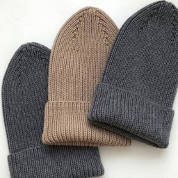 Простая шапка спицами