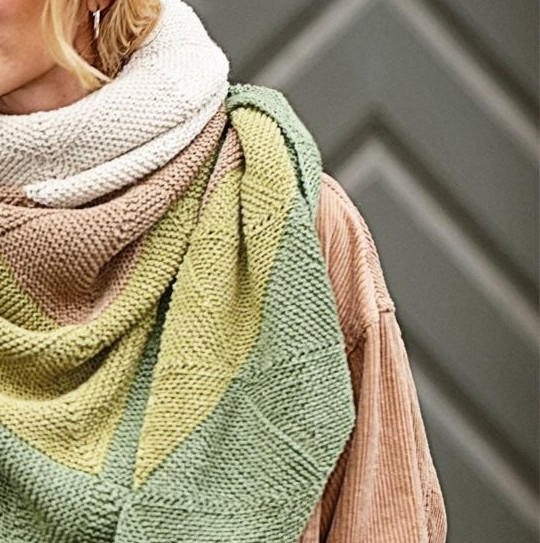 Шаль с узором &laquo;Домино&raquo;