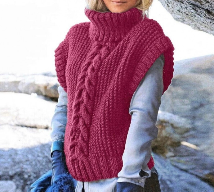 Тёплая безрукавка с объемным воротником