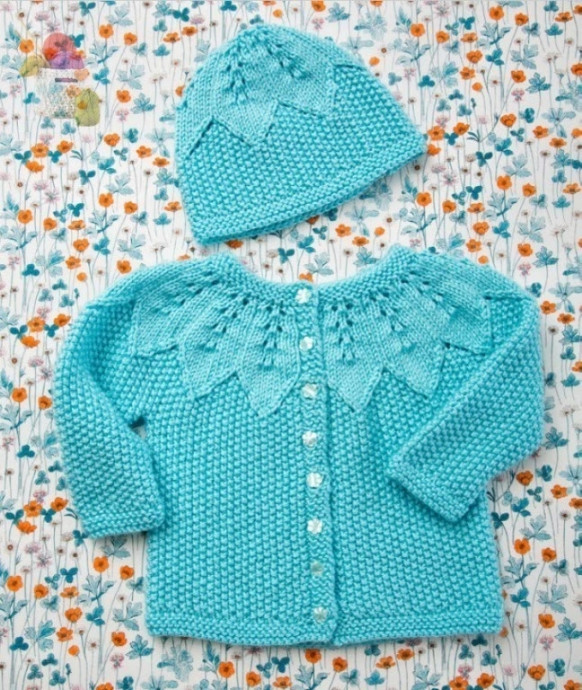Детский кардиган и шапочка узором листик