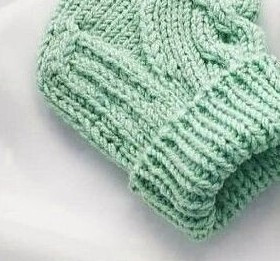 Вяжем нежные детскик носочки