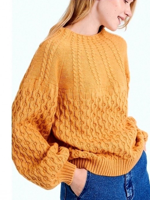 Оранжевый свитер спицами