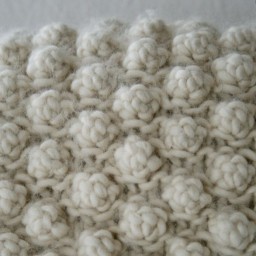 Вяжем шишечки спицами