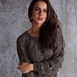 Стильный пуловер с интересным узором