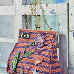 Полосатая сумка с аппликациями