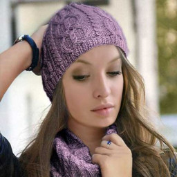 ​Сиреневая шапочка спицами и снуд