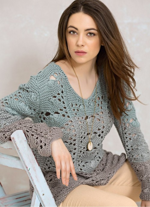 Трехцветный пуловер с ажурным узором