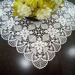 Ажурная квадратная салфетка из мотивов крючком