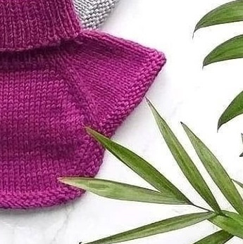 Теплая манишка спицами