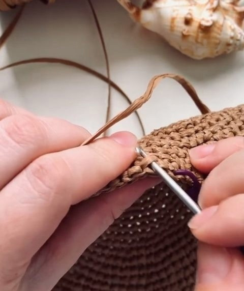 Шикарная шляпа крючком из рафии Шикарная шляпа крючком из рафии