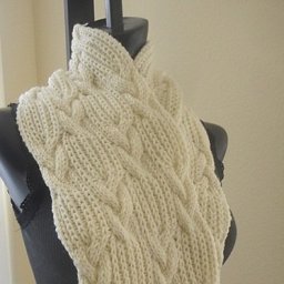 Шарф с восхитительным объемным узором