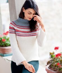 Белый свитер с цветной кокеткой