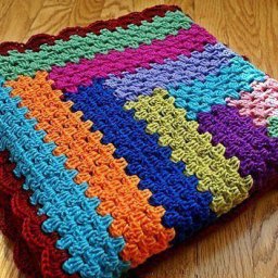 Интересный геометрический плед крючком