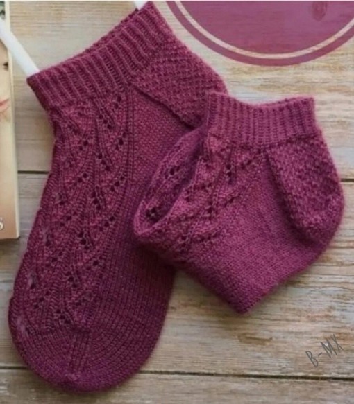 Короткие носки красивым узором Короткие носки красивым узором