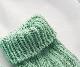 Вяжем нежные детскик носочки