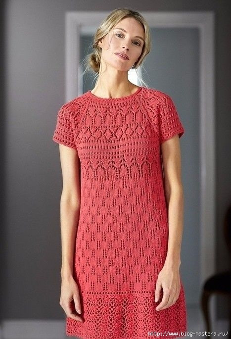 Стильное платье с комбинированным узором Стильное платье с комбинированным узором