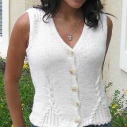 Белый жилет спицами
