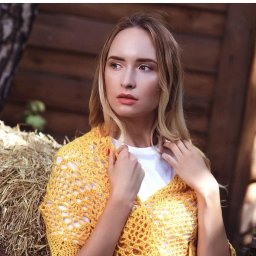 Нежная желтая шаль крючком