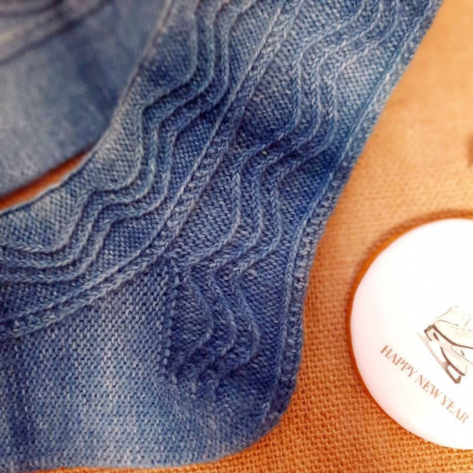 Красивые носочки с волнообразным узором