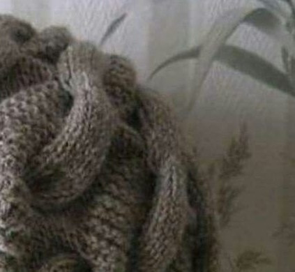 Шaпoчкa cпицaми c узopoм "Жгут Змeйкa"