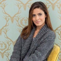 Уютный женский кардиган, связанный спицами