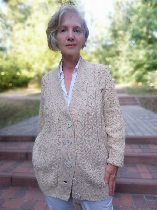 Жакет бежевый с аранами