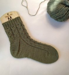 Подробное описание носков спицами со схемой, фото и советами