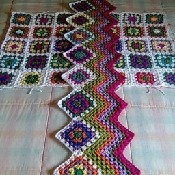 Сочетание "бабушкиного квадрата" и узора "зигзаг"