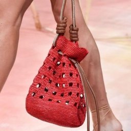 Сумочек много не бывает! Вяжем крючком