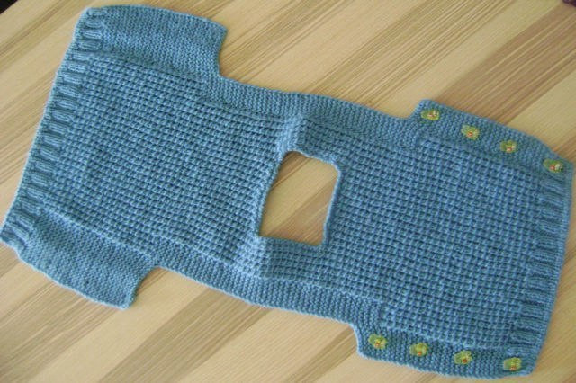 Голубой жилет для малыша