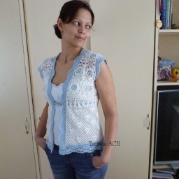 Нежная безрукавка из мотивов