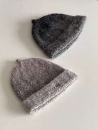 Модная шапка с пипкой