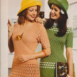 Скромные ретро-платья, связанные крючком