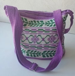 Вяжем яркую сумочку