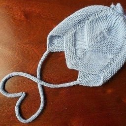 Детская шапочка с тремя углами, вяжем спицами