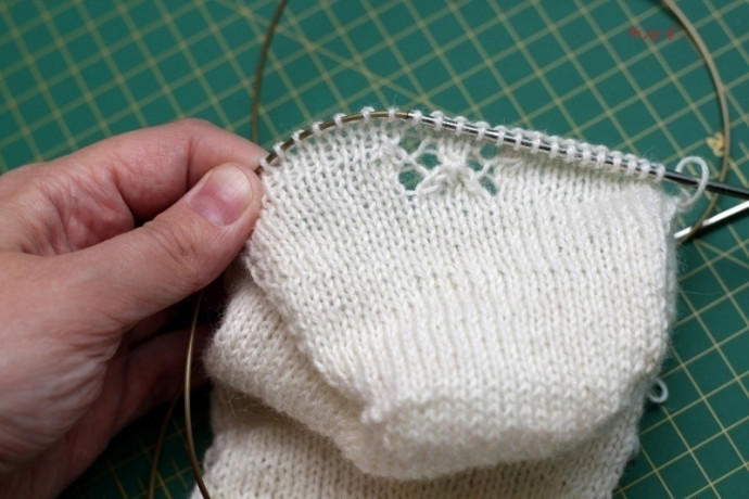 Миленькие короткие носочки на лето спицами